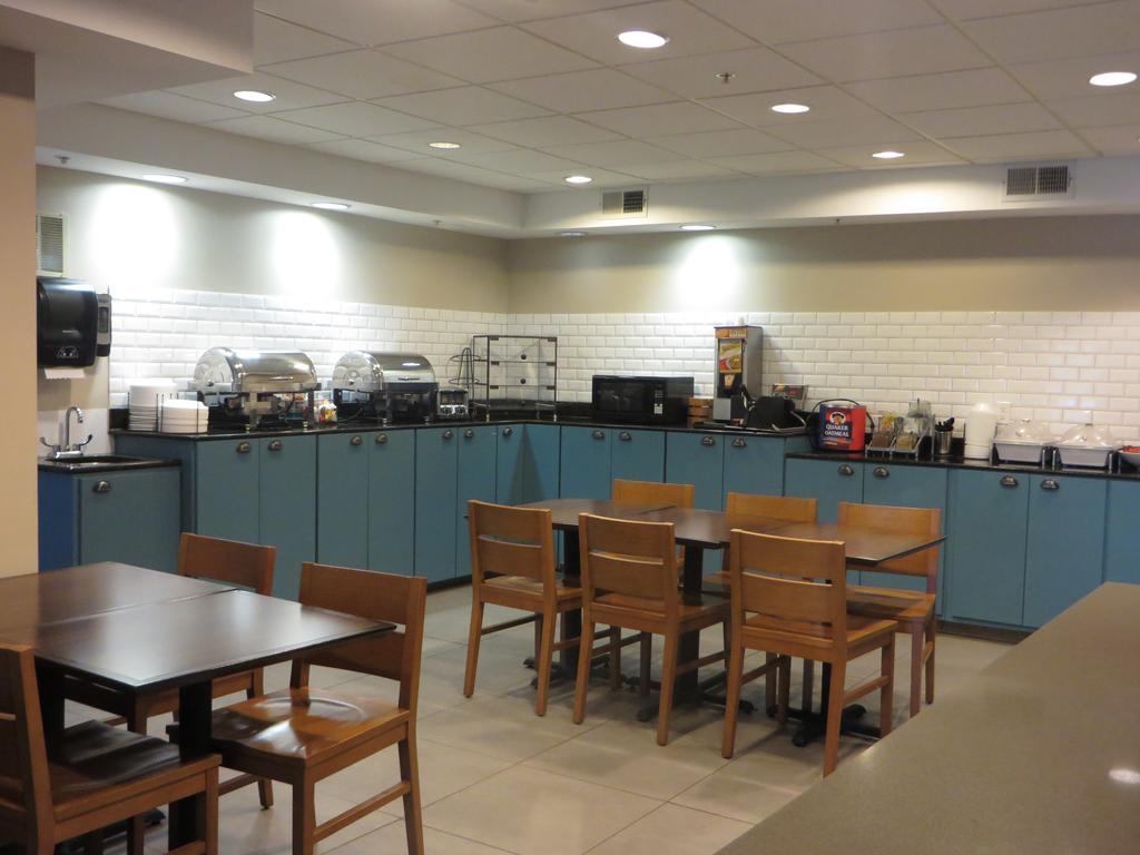 Country Inn & Suites By Radisson, Camp Springs Andrews Air Force Base , Md Экстерьер фото